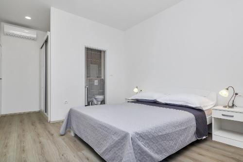 Villa Maslina with heated Pool - image 5