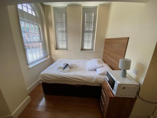 Wendover Arms Hotel - image 10