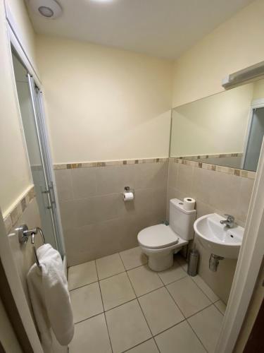 Wendover Arms Hotel - image 2