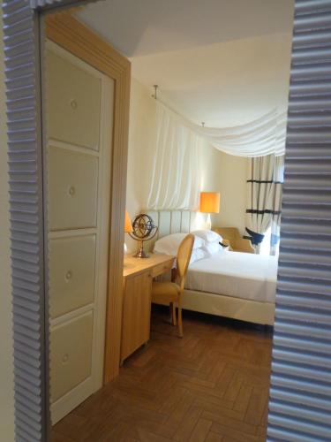 Superior Double with Balcony image 10