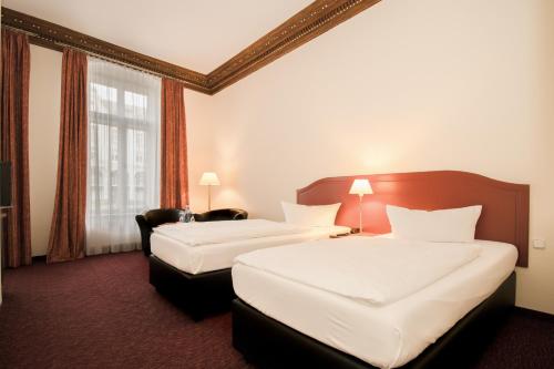 2 twin beds