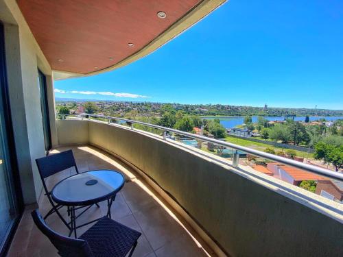 Apartment with Lake View room in Constantino V