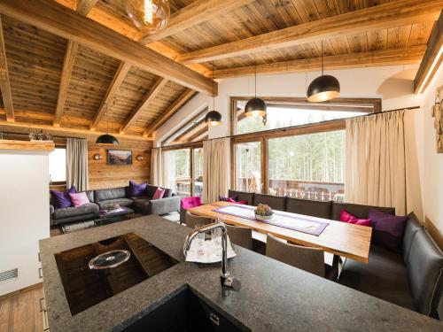 Top class chalet with 4 bathrooms near small slope