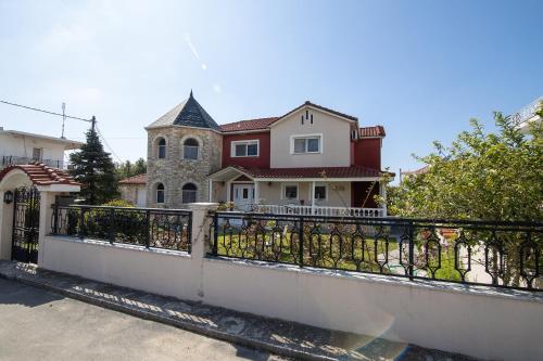 Victorian Style With Greek Finesse Villa gîte à louer Mesolóngi