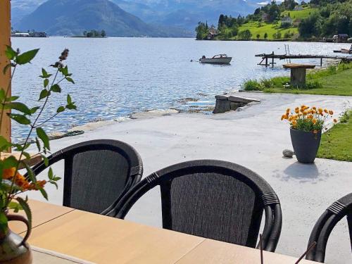 ทัศนียภาพภายนอกโรงแรม, 6 person holiday home in øystese in ออยสตีด