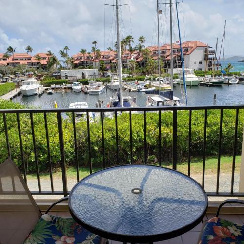 Балкон, Sapphire Village Condos in Red Hook