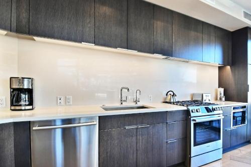 Modern Ski In Out 2 BR in Canyons Village - image 5