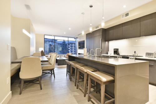 Ski In Out Modern 2BR Residence in Canyons Village