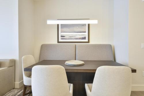 2 Bedroom Lift Residence- Modern & Ski-in Ski-out condo - image 5