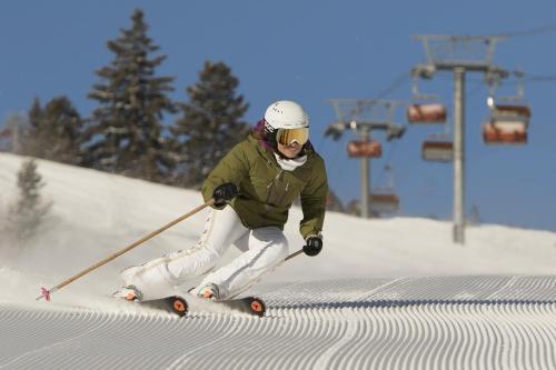 Ski In Out Modern 2BR Residence in Canyons Village - image 3