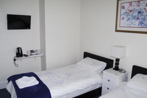 Fourways Guest House - image 2