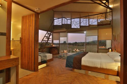 1 double bed, 1 twin bed