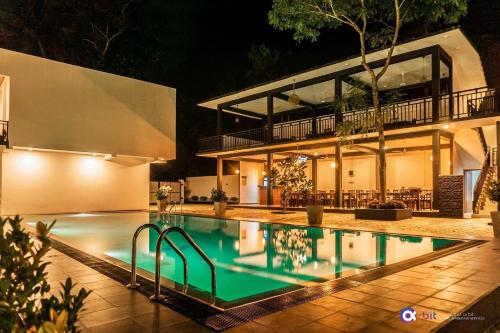 Peldbaseins, The Grand Pearl Resort in Monaragala