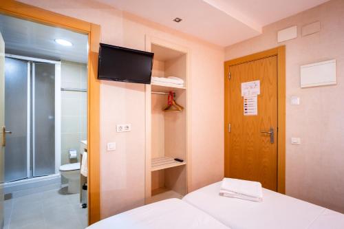Hostal Fina - image 9