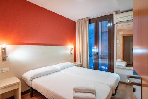 Hostal Fina Room Type - Double Room with Private Bathroom