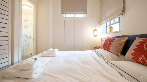 Three-Bedroom Apartment image 9