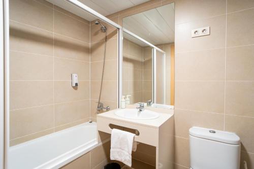 Triple Room with Private Bathroom image 6