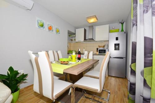virtuve, Holiday Home Belmondo in Gruda