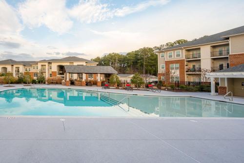 Viagem Stunning 2BR with Workspace, Patio and Gym