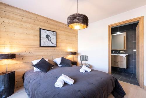 1 queen bed, 1 sofa bed