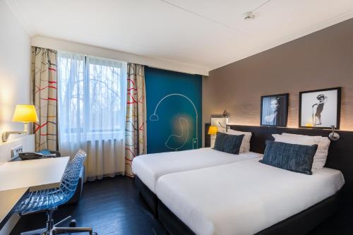 2 twin beds