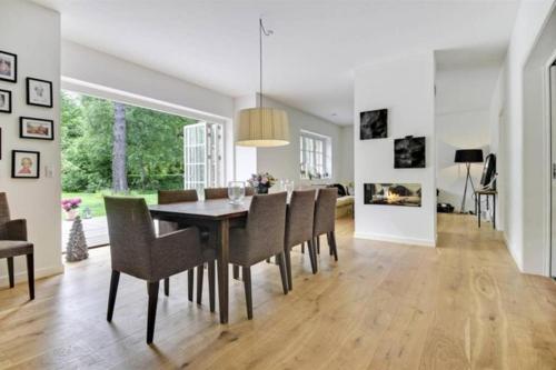  Luxurious 10 bed Spa house, beach, forest, sauna, zen in Vedbæk