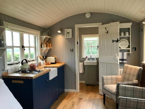 B&B Cavan - Sheelin Shepherds Hut - Bed and Breakfast Cavan