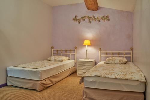 2 bedrooms, 4 beds