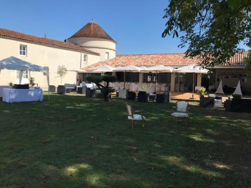 Le Logis du Péré Hotel de charme Pont-l'Abbé-d'Arnoult