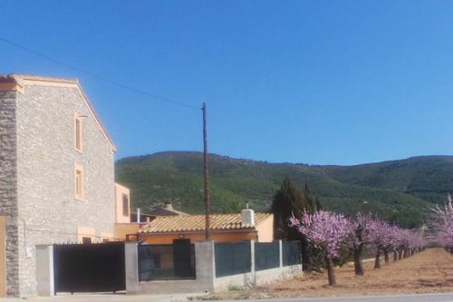  CASA RURAL LOS ALMENDROS, Pension in Els Ibarsos