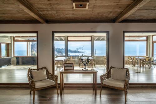 ทัศนียภาพ, Yachting Hotel Quintero in กิงเตโร
