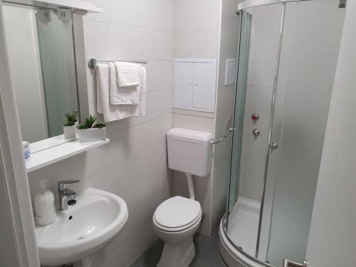 Triple Room with Private Bathroom