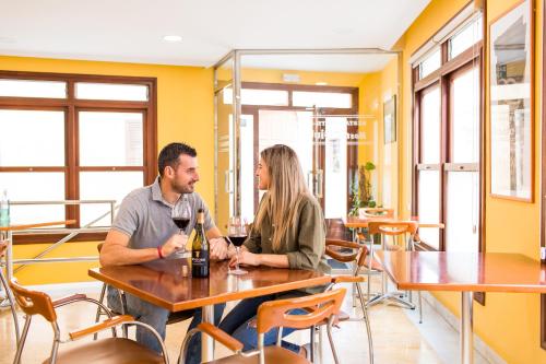 Паб/Коктейль-бар, Sagitario Hostal Ciutadella in Менорка