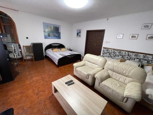 Tulipán Vendégház - image 7