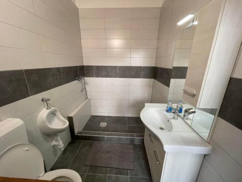 Tulipán Vendégház - image 8