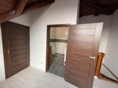 Tulipán Vendégház - image 2