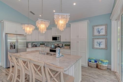 4 bed 4 bath, bonus bunk room heated pool WATER SLIDE spa WiFi, Holmes Beach (fotografie 9)