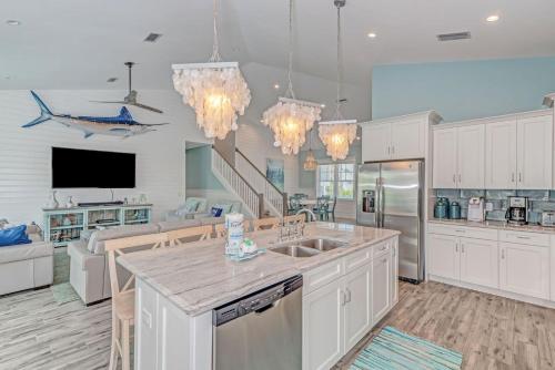 4 bed 4 bath bonus bunk room heated pool WATER SLIDE spa WiFi - image 6
