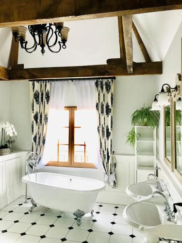 Les Cedres du Linard, Chambres d'Hotes B&B Near Lascaux, Montignac, Sarlat-la-Caneda, Dordogne - Plazac