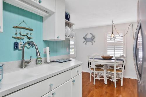 Sol Mate Beach Cottage - image 8
