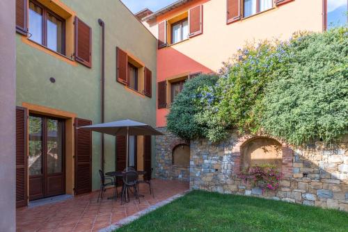 One-Bedroom Apartment with Garden