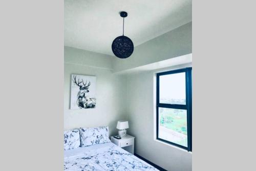 Staycation Condo Resort near airport with fast WiFi