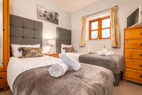 Large Contractor House & Private Parking By Comfyworkers, Bletchley, Buckinghamshire