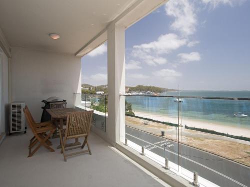 7 'Bayview Towers', 15 Victoria Parade - stunning unit with fabulous views