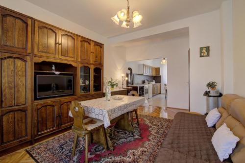 Apartments with a parking space Senj - 18633