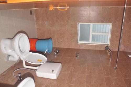 Hotel Aishwariyam Thirukadaiyur,Peralam>>Mayiladuthurai,3 star