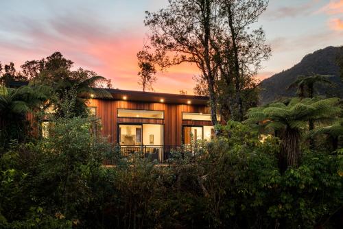 Rainforest Deluxe Room Type -  Deluxe Two Bedroom Spa Treehouse