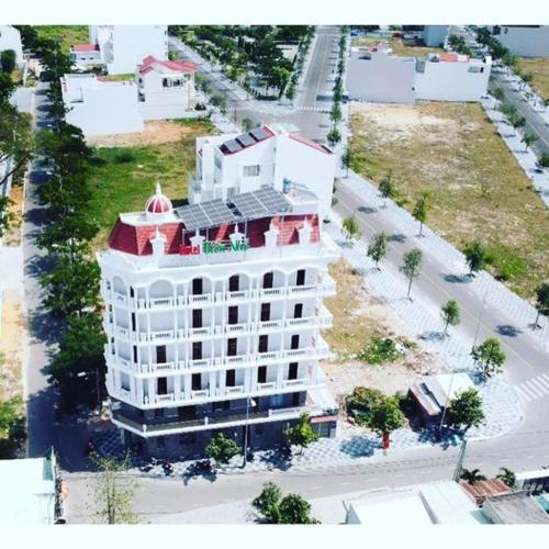 a large building with a large clock on the side of it, Bien Nho Hotel & Coffee in Phan Thiet