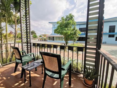 Balcony/terrace, Menam Resort near KFC Lotus Banglen