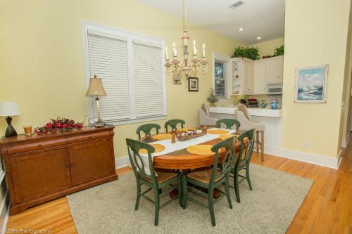 Destin Dolphin Destin Apts - main image
